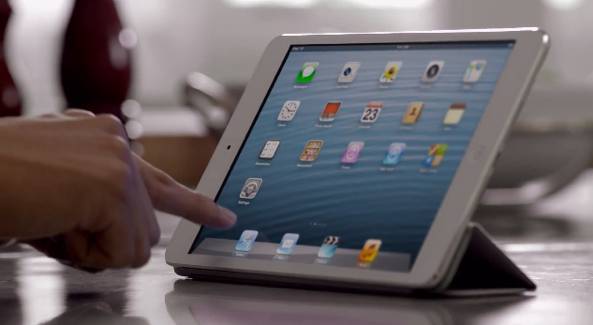 iPad-mini-promo-Smart-Cover-launching-Safari