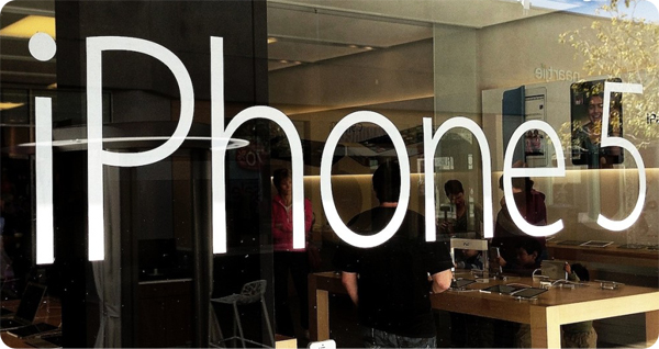 iPhone-5-Apple-Store-window-UTC-la-jolla-1024x768